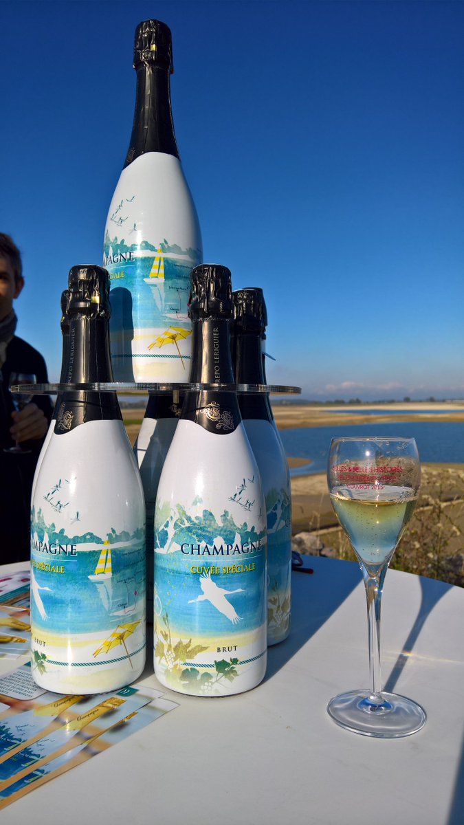 trepobertrand's tweet photo. La cuvée #BullesDer et les vignerons des #CoteauxVitryats à la #FetedelaGrue. Bravo 👏 à la #LPO pour cet événement ! https://t.co/K545BWPD5j