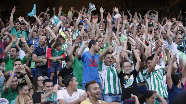 Si eres socio y quieres comprar 2 entradas a 10€ cada una para el Real Betis-Espanyol, haz RT a este tuit con el hashtag #PatrocinanAlBetis