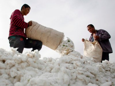 BLOCKCON's tweet image. Two major banks just paid for a cotton shipment on the blockchain

 businessinsider.com/banks-mark-fir…