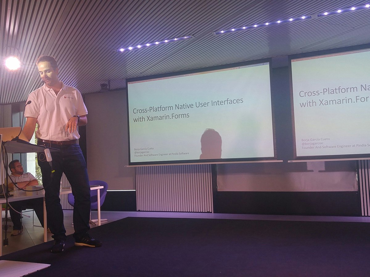 jvilarino's tweet photo. Segunda charla en #bcndevdays @bcnmobilegroup.. Toca xamarin forms... https://t.co/hivYEgHjjr
