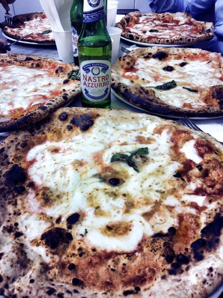 DaMicheleNapoli's tweet photo. #napoli #pizza #DaMichele #lunedi #unicasede #margherita Buongiorno Napoli!!! Vi aspettiamo anche oggi con la nostra specialità :-) https://t.co/KBzxIQm8ob