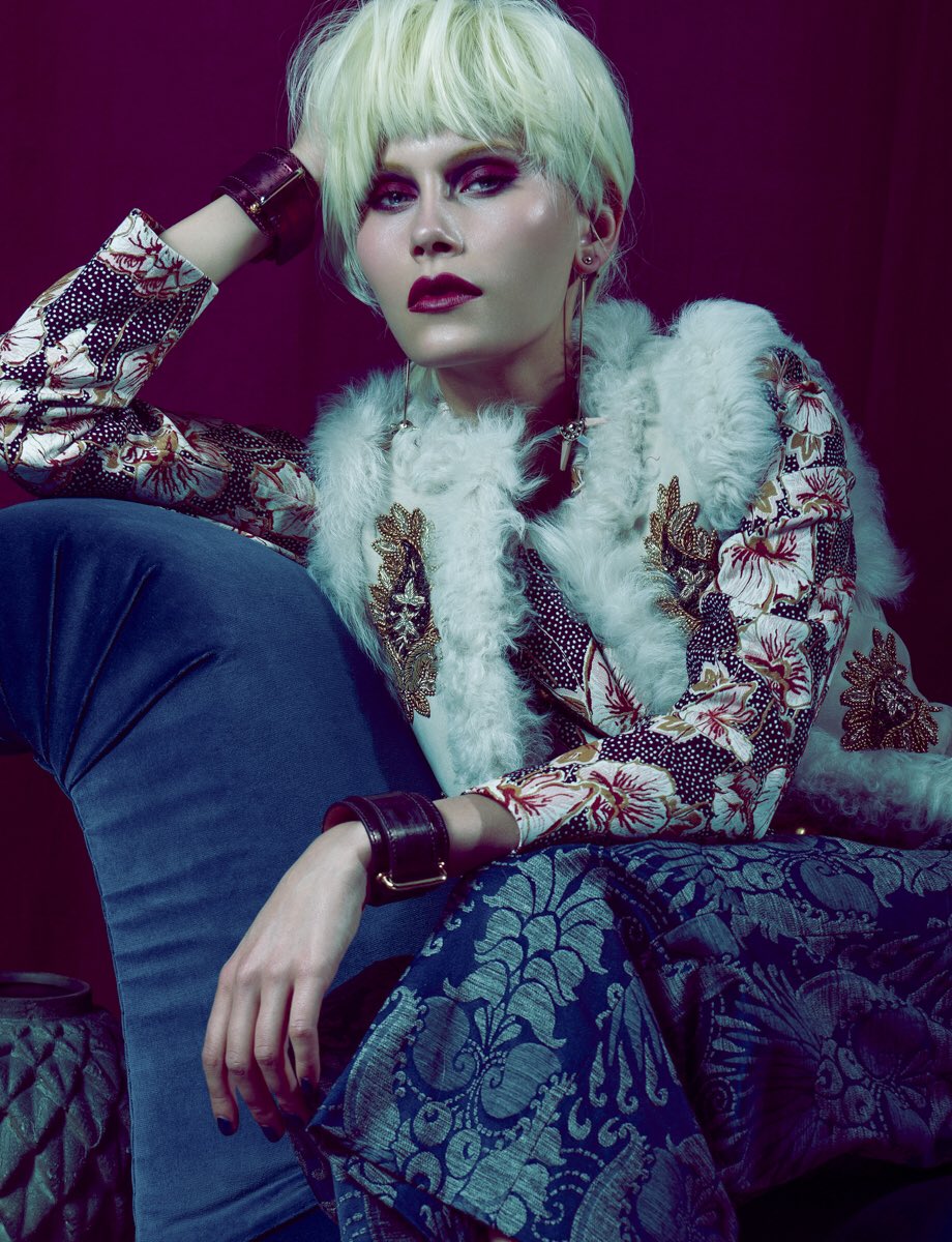 EvaEscolano's tweet image. @amenityfashion  #work  💄#laescolano con 💇🏼mi @jesusdepaula 📸 @photoadeva 👗 @sonia_alcolea  #editorial #moda#shadow #inspiration #DavidBowie