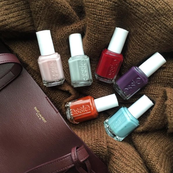 VernisEssie's tweet photo. Et toujours notre collection #essiefall2016  ! By #Essie #Essielove Disponible sur notre boutique en ligne ➡ https://t.co/uAxqS8GfvX 💅 https://t.co/JetXWKIIlg
