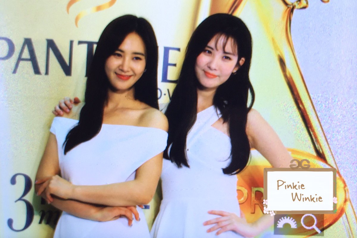 [PIC][24-10-2016]Yuri và SeoHyun khởi hành đi Thâm Quyến, Trung Quốc để tham dự sự kiện của thương hiệu "PANTENE" vào sáng nay Cvhcx6HUAAAFInr