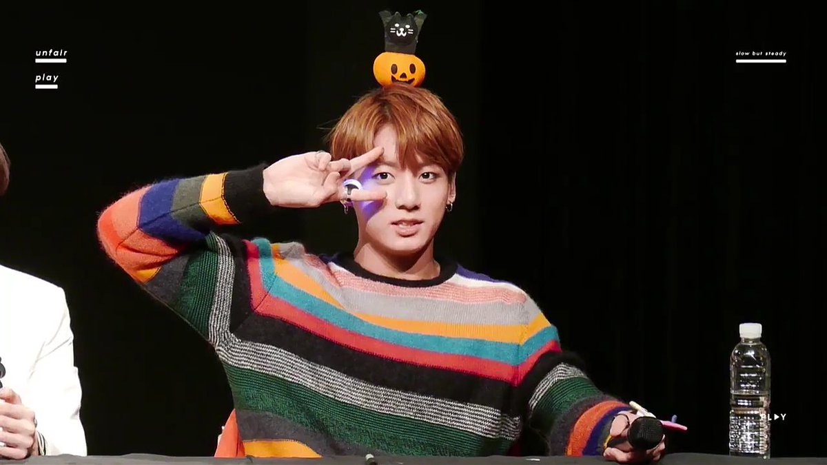 serialomna's tweet photo. Слишком мило,до свидания. 
#jungkook #bts https://t.co/TV56TV5qxe