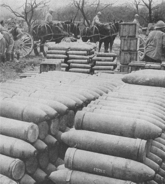 1916_Verdun's tweet photo. Depuis trois jours, les obus 400 mm français pilonnent sans relâche les tranchées allemandes.
#Verdun #Douaumont https://t.co/gTGvX1GyNP