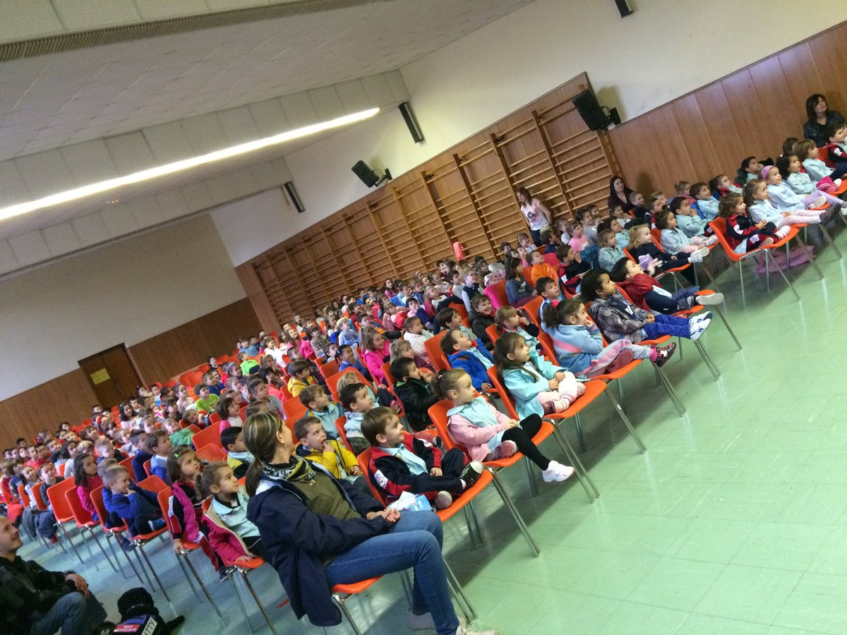 smsofiazaragoza's tweet photo. Comienza la English week de mano de @teatroeningles y la obra #AFishTale https://t.co/eB1aAWLazp