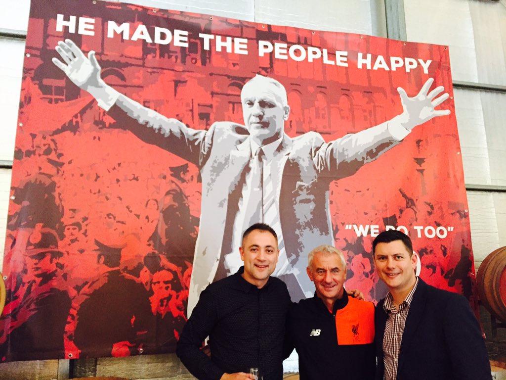 Mayfair GM Martin Radcliffe &amp; <a href="/LFC/">Liverpool FC</a> legend Ian Rush celebrating the Ian Rush Shiraz series #signedbyRush
#RushforClaymore <a href="/ClaymoreWines/">ClaymoreWines</a>