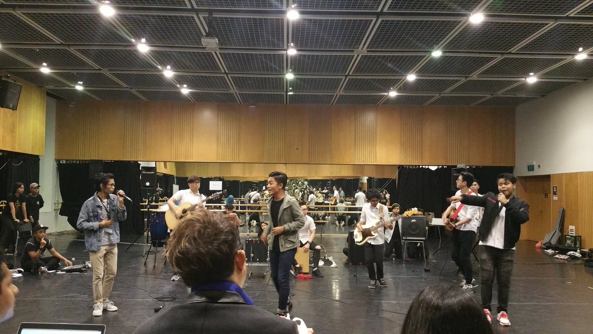 RpReplug's tweet photo. Preview for The Anthology:Turn Tables just started hehe starting with the pre-show band 🤗🤗🎉🎉 #TheAnthology #TurnTables #reflectionsartsfest https://t.co/l1v53AC6CG