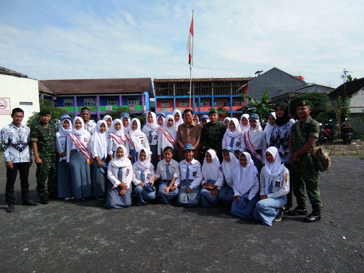 devisep13's tweet photo. Upacara bersama TNI😎 https://t.co/R21NdT3ZQL