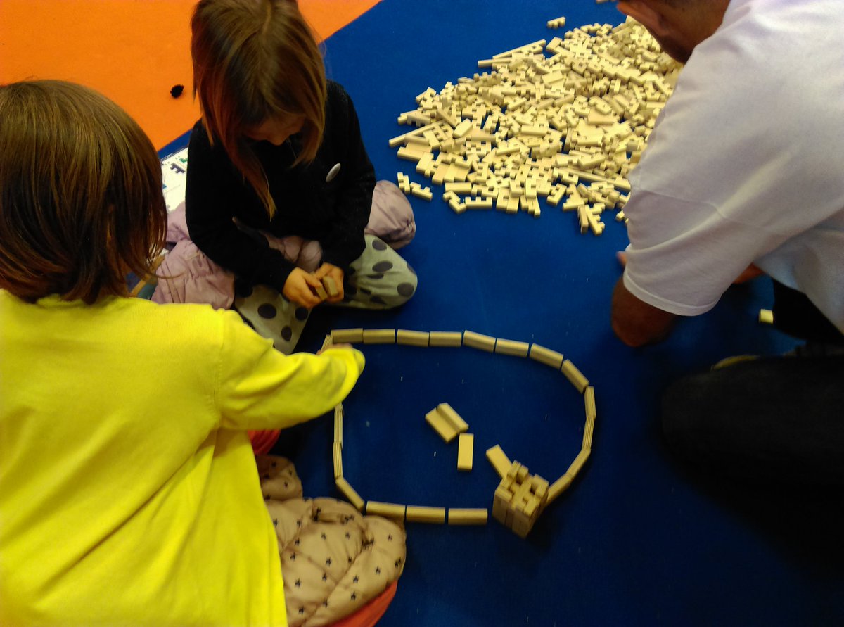 onadoreca's tweet photo. Les premisses d'un château fort avec le jeu en bois made in France CLOZE  au @salonkidexpo 😊 https://t.co/m2rKgxsCIc
