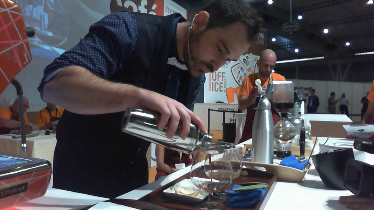 ForumCafe1's tweet photo. XI CAMPEONATO NACIONAL DE BARISTAS
Turno de @6Machinbarista, campeón de Castilla y León. Esponsorizado por @cafedromedario1 https://t.co/ozeTgyzGmV
