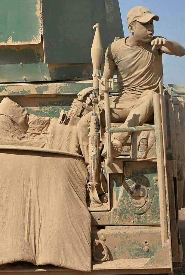 انتم أصل الغيره انتم معدن الرجوله انتم حماة الوطن هنا لكم هاذا الشرف ياابطال الجيش والفرقه الذهبيه
تبا لكل شخص يسميكم بلجيش الاطائفي