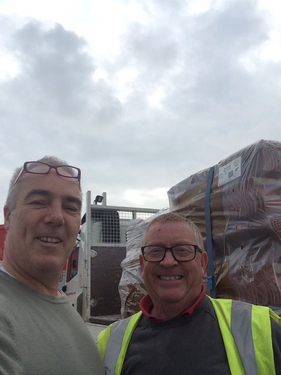 SandwichNorwich's tweet photo. Look who I ran into? John at Ridgeons, just down from Pay & Go.Hello at at Norwich @BritainsBestCaf @ontheballAdy @SIGRoofing #votebreakfast https://t.co/yTi67sK8dC