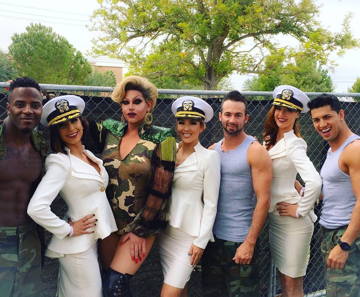 53XLV's tweet photo. #53XLV loves @lvpride!!! 🌈🌈🌈#lasVegas #lasvegasshow #lasvegaspride #lasvegaspride2016 https://t.co/gYPkuqXPTy