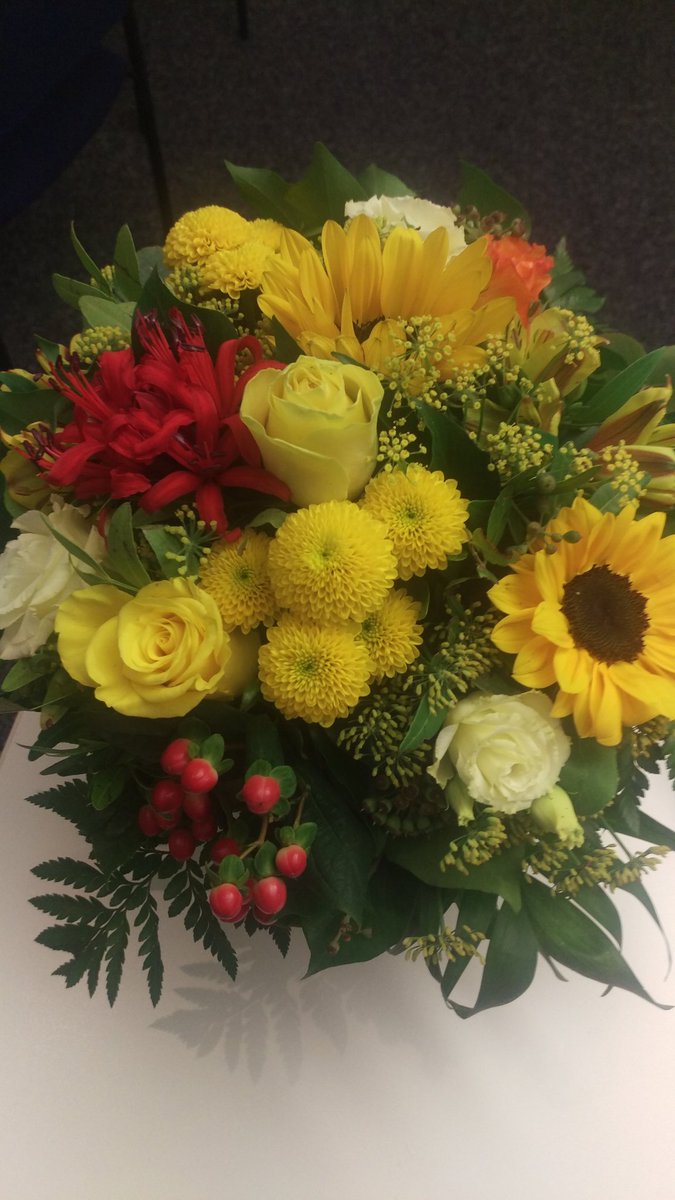 Vielen Dank für die Blumen liebe <a href="/netstream/">Netstream AG</a> und besonders <a href="/alexiscaceda/">Alexis Caceda</a> :) #birthday #present #bestemployer