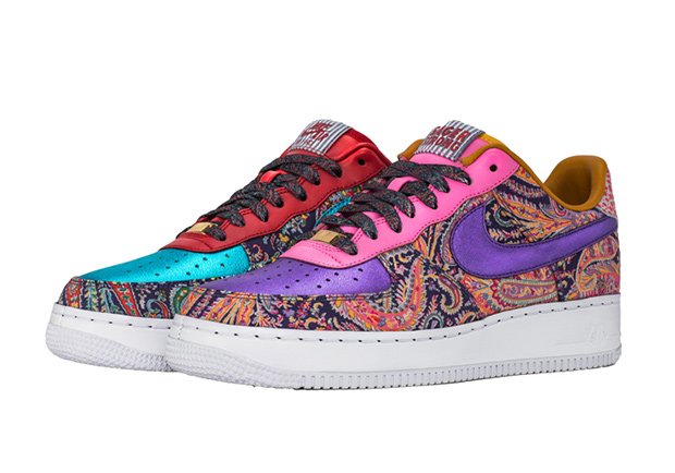 SneakerNews's tweet photo. Bleacher Report is auctioning off 100 pairs of custom “Sager Strong” AF-1s https://t.co/k4x5W44xKt https://t.co/cJ8sHevJxV