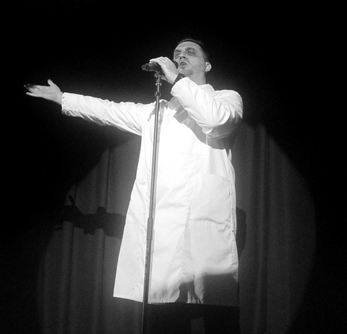ruby_thankyou's tweet photo. @FunStarsGoLive #Greenacres Insane Asylum last night. Fantastic finale enjoyed by our family. https://t.co/JuJLCZj30a