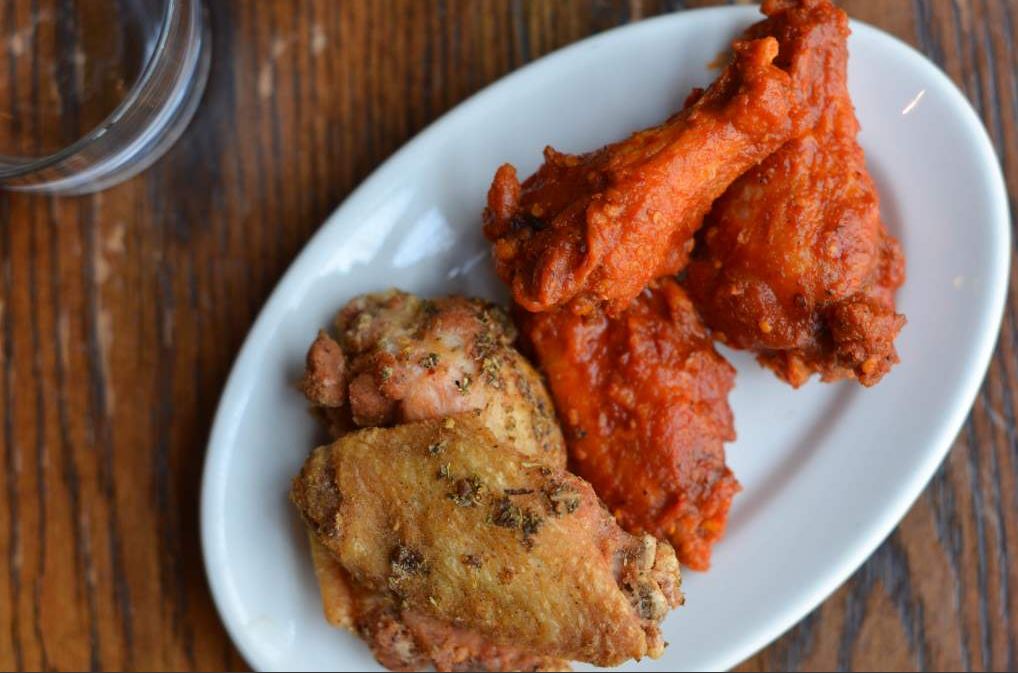VetriFamEvents's tweet photo. Happy Hour @NFDA ! $2 off all draft beers and tap wine, $1 wings &amp; $5 snacks @allaspina Monday-Friday, 4:30-6:00 #visitphilly @discoverPHL https://t.co/bHPip2OyKM