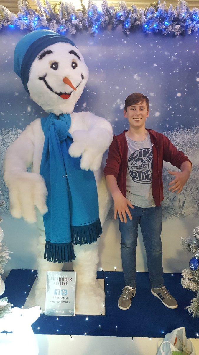 janeg222's tweet photo. @Notcuttsuk #NotcuttsMagic Never too old to think this snowman is magical! https://t.co/NsmIHxb4n8