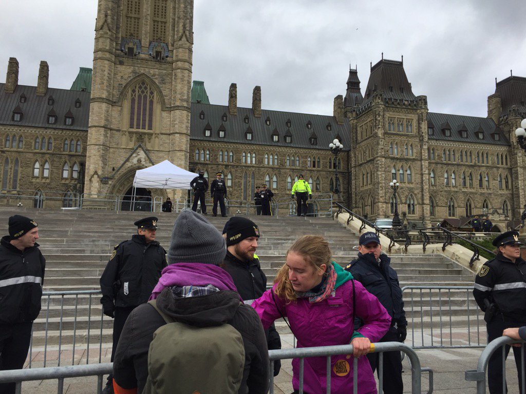 lizbernstein's tweet photo. One of last youth arrested #climate101 thank you #keepitintheground #tarfree613 https://t.co/6G62GqVzqk