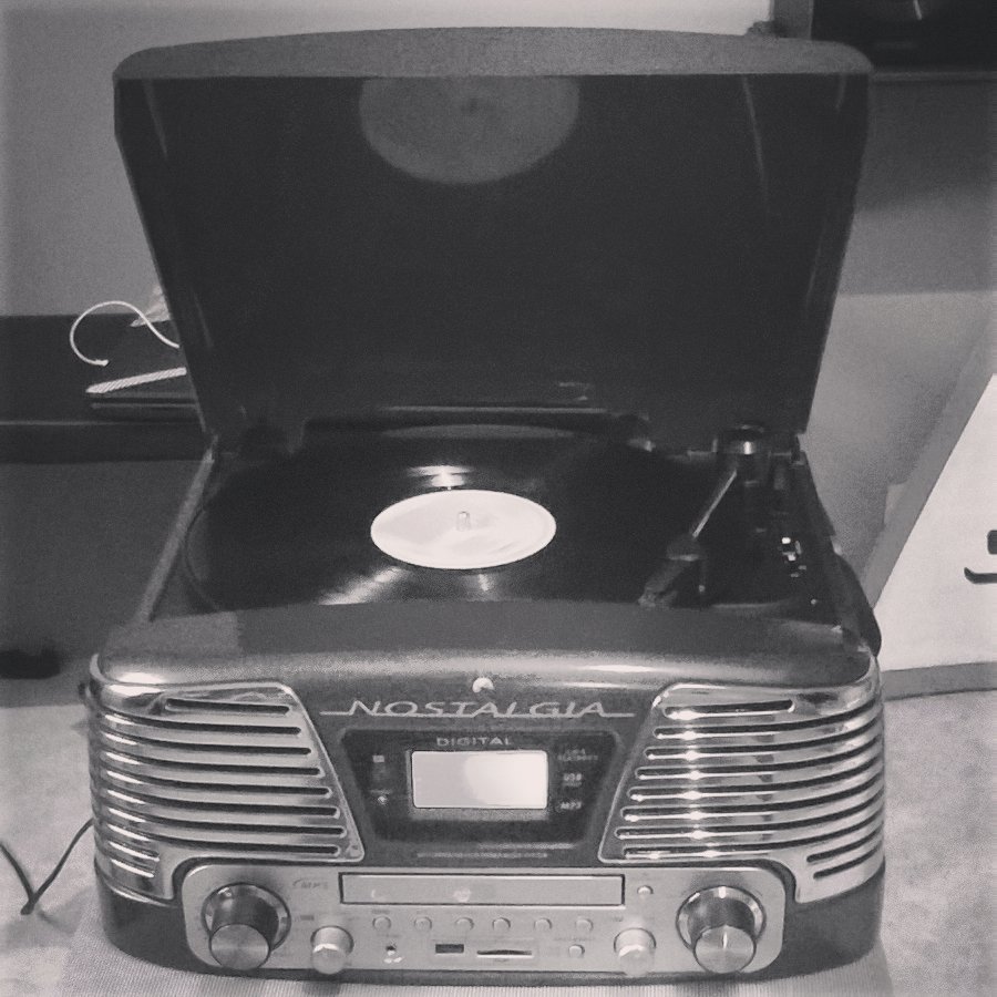 chloe2511's tweet photo. #hotelcalifornia #eagles #vintage https://t.co/7e5nNuivMP
