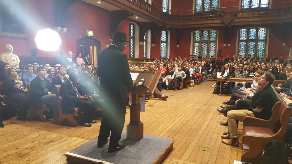 Goodluck E. Jonathan on Twitter: "Addressing the young students at Oxford  University… "