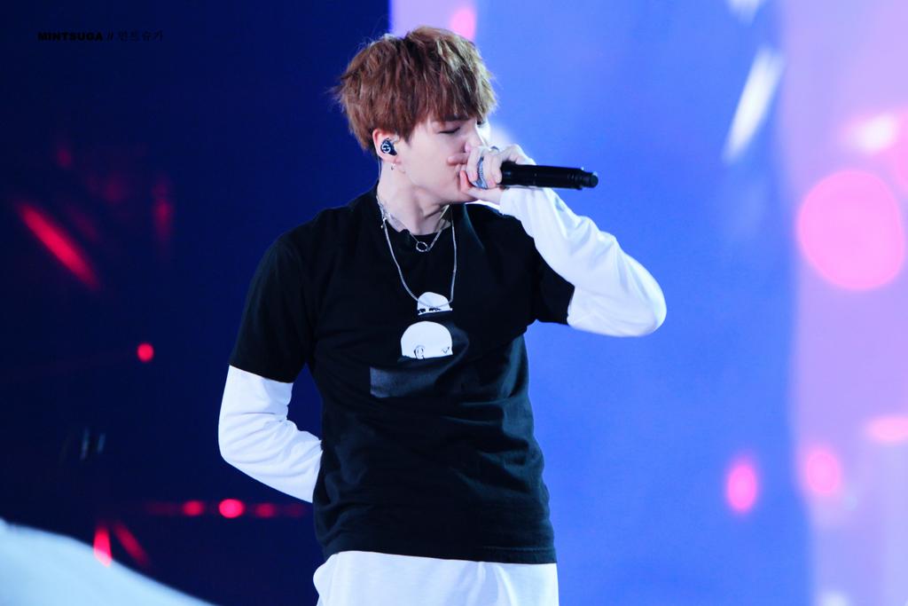 MINTSUGA_0309's tweet photo. 160907 힘찬함성
#방탄소년단 #슈가 #SUGA 
,,..,,🎤🎤🎤,,..,,
@BTS_twt 

(https://t.co/PAURHidET7)
(https://t.co/PfrPn9Mdn9) https://t.co/coTyjCTua7