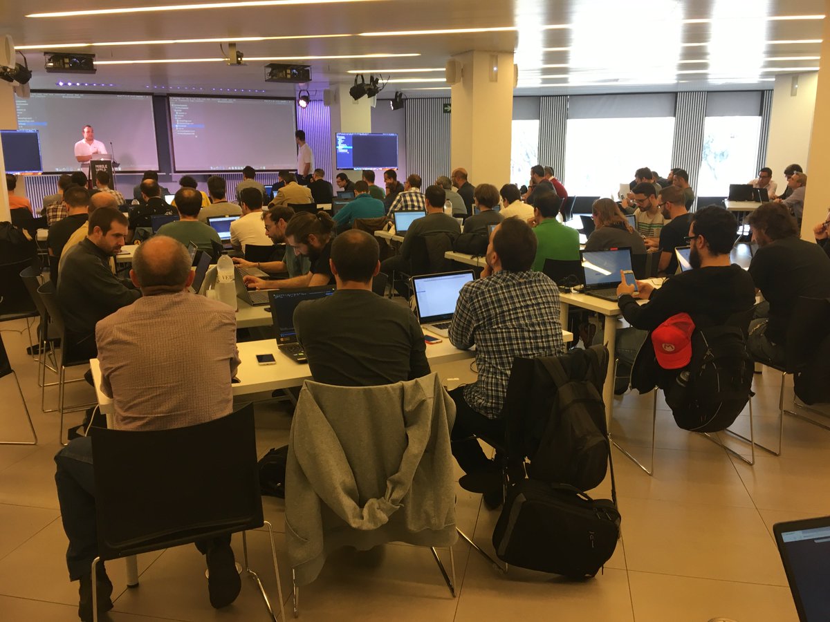 bcnmobilegroup's tweet photo. Finalizamos el #XamarinDevDays Barcelona con la sala a rebentar en el Hands on Lab dirigido por @AbelGS87 #BcnDevDays https://t.co/u2EgPGIHvm