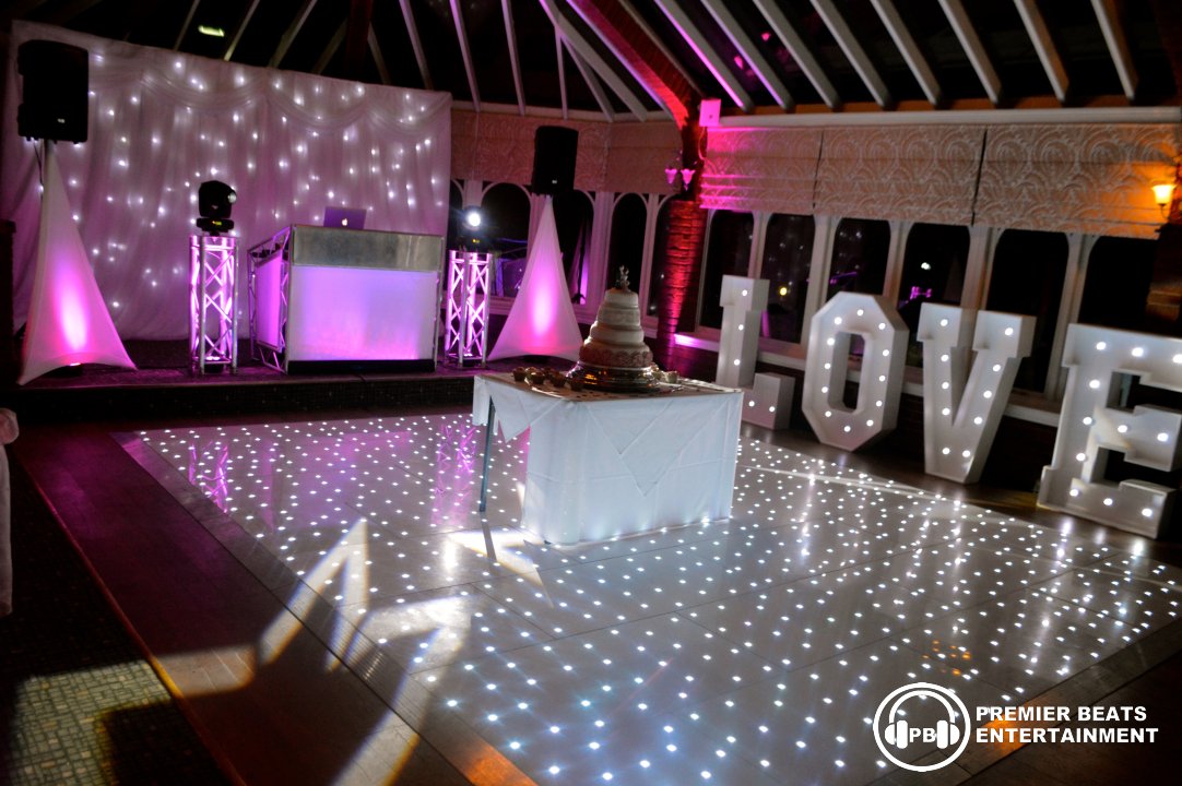 PREMIERBEATSENT's tweet photo. Our big wedding package hired out Saturday night. Looks Brilliant #starlit #dancefloor #backdrop #loveletters #DJ #uplighting https://t.co/LVeQZxDohy
