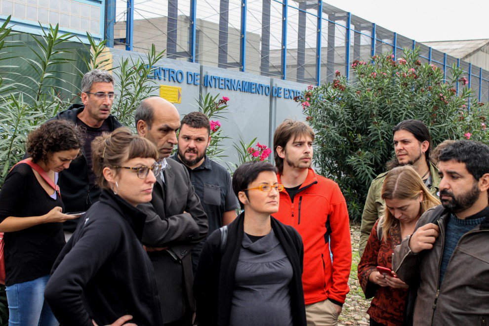 La huelga de hambre en el #CIE #ZonaFranca es consecuencia de la nefasta política de control de #Fronteras. Los #CIEs no deberían existir.
