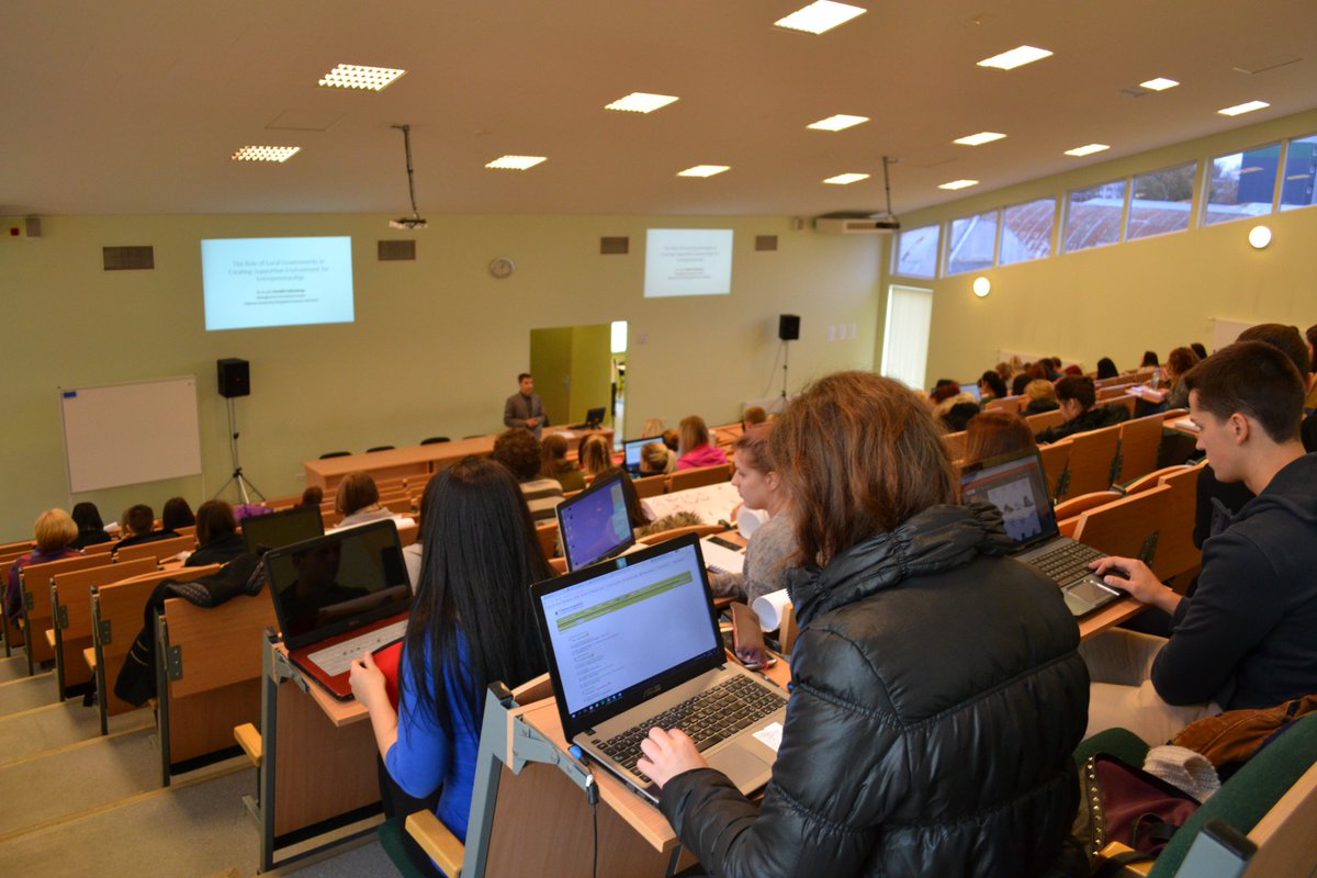Vika_Gravite's tweet photo. Šodien sākas kurss "Management Simulation". Izturību man un visiem pārējiem. Lai izdodas sasniegt labāko rezultātu! #ViAVOC2016 #VOC10 #ViA https://t.co/nmutpgfizu