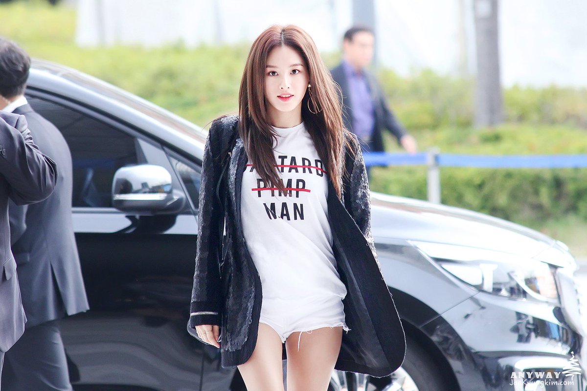 _MERRYBE_'s tweet photo. 161021 S/S 헤라서울패션위크 2017

나 오늘좀 시크해😏😏

#레인보우  #jaekyung 6pic
#YOHANIX #seoulfashionweek

https://t.co/FVGgKq9iXD https://t.co/By7nvLWJdY