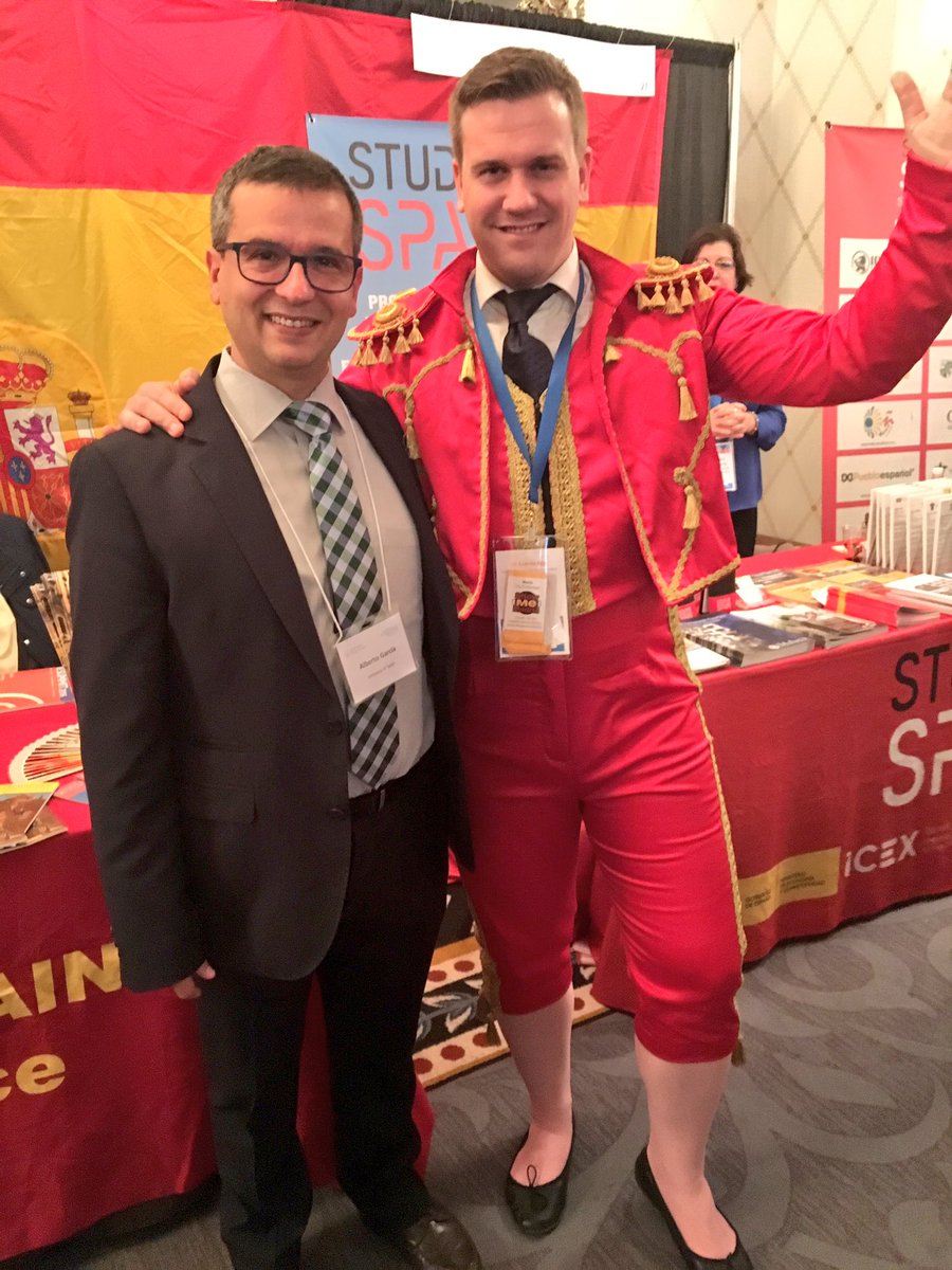 GenStudyAbroad's tweet photo. Have you checked out the exhibit hall at #IIESummit2016 ? There's a matador! #ShowMeMadrid #Espana #GenerationStudyAbroad https://t.co/UlWTcvqNbD