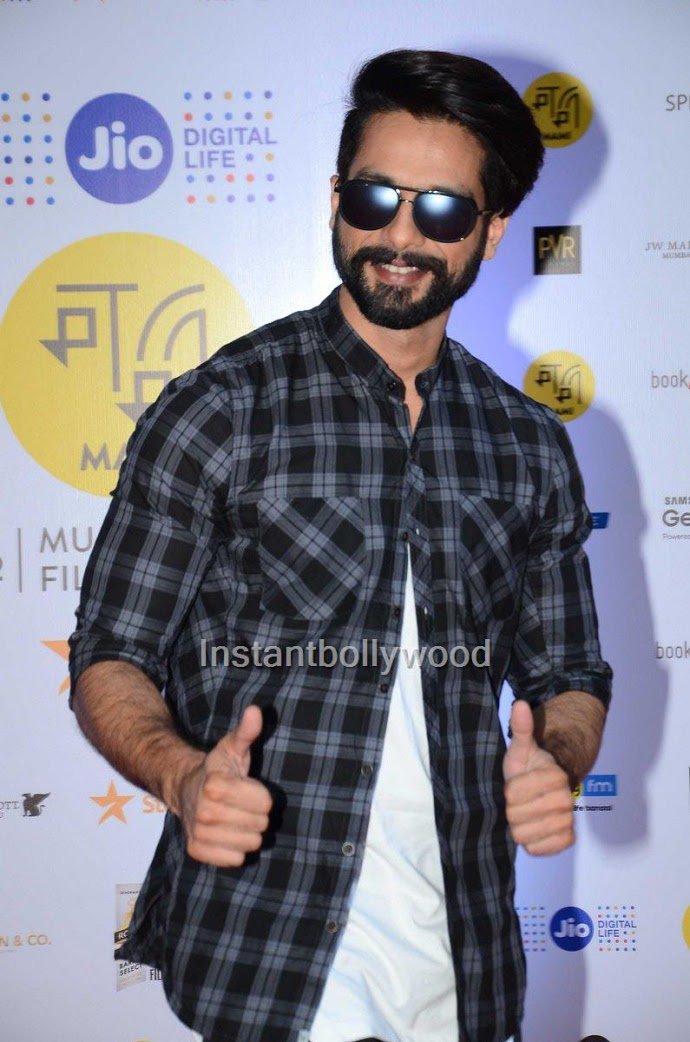 shahidkapoorFC's tweet photo. HD PICS - Super handsome &amp; stylish @shahidkapoor graces MAMI Festival ♥😍 https://t.co/xgcqJ4ZyDa @Mumbaifilmfest https://t.co/yxo7Ai2BH7
