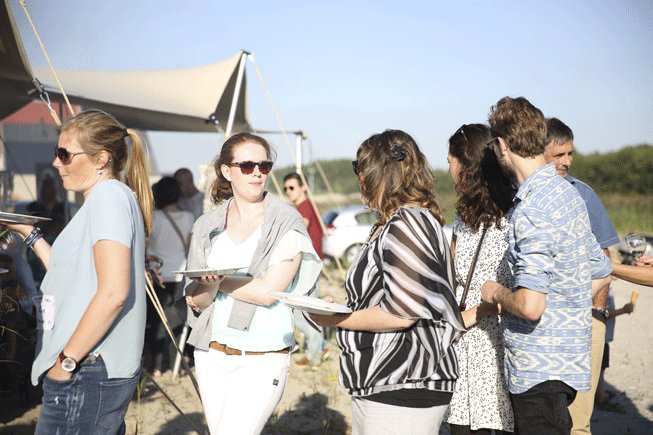 Wie <a href="/dorpnobelhorst/">Nobelhorst</a> wil leren kennen kijkt naar de activiteiten die bewoners organiseren, zoals deze burenborrel. nobelsleven.nl/2016/eiland-no…