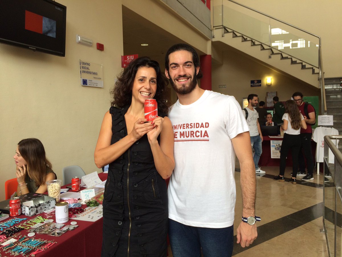 CentroSocialUMU's tweet photo. ¡Gracias @CocaCola #Murcia por respaldar nuestras iniciativas y estar cerca de la @umnoticias! #BUM2016 #FeriaAsociacionesUMU https://t.co/OCZpzc76qo
