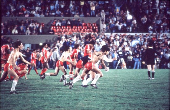 AAAJPasion_'s tweet photo. El 24 de octubre de 1985, #AAAJ alcanzaba la gloria y ganaba la Copa Libertadores. Por eso hoy celebramos el #DiaDelHinchaAAAJ https://t.co/2scyIoCDhB