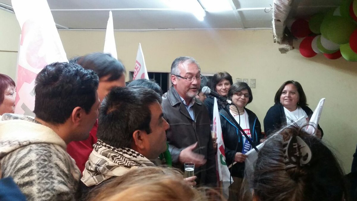 secheverriag's tweet photo. Anoche junto a vecinos y amigos celebrando el triunfo de esta campaña, fruto del esfuerzo de todas y todos. https://t.co/vkdRVsOV0I