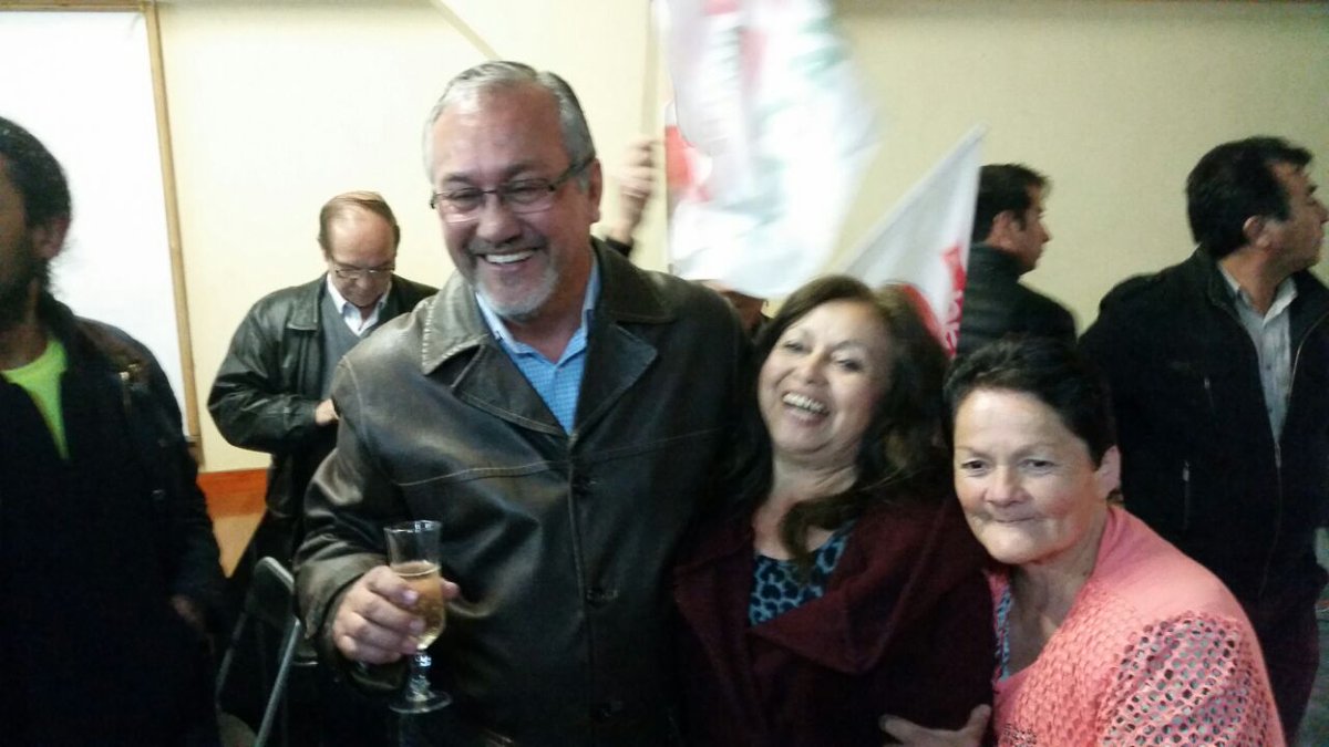 secheverriag's tweet photo. Anoche junto a vecinos y amigos celebrando el triunfo de esta campaña, fruto del esfuerzo de todas y todos. https://t.co/vkdRVsOV0I