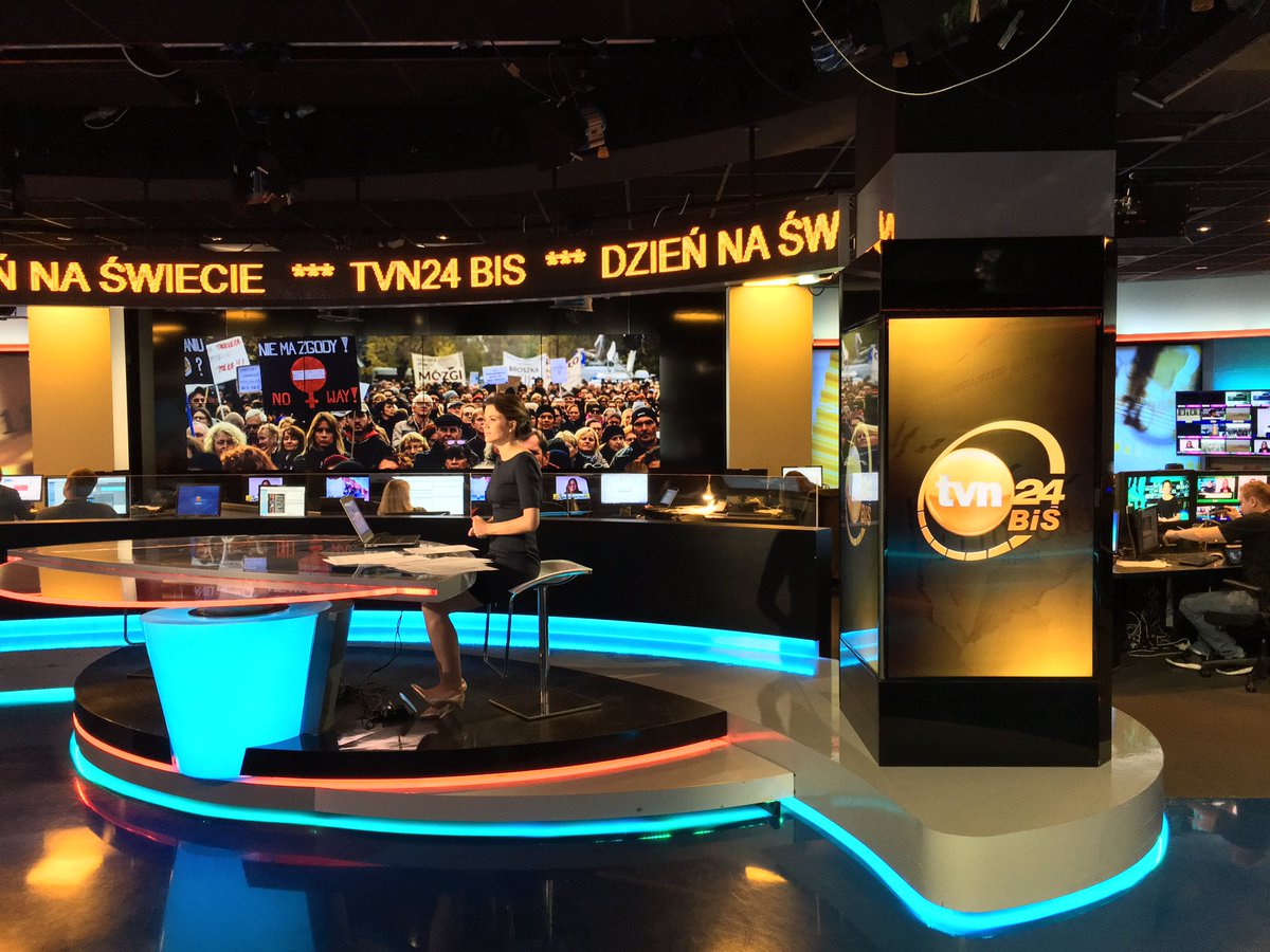 TVN24BiS's tweet photo. Trwa "Dzień na świecie" z @P_Stockinger - zapraszamy po najnowsze tematy!

Włącz @TVN24BiS https://t.co/9YW9UBHDei