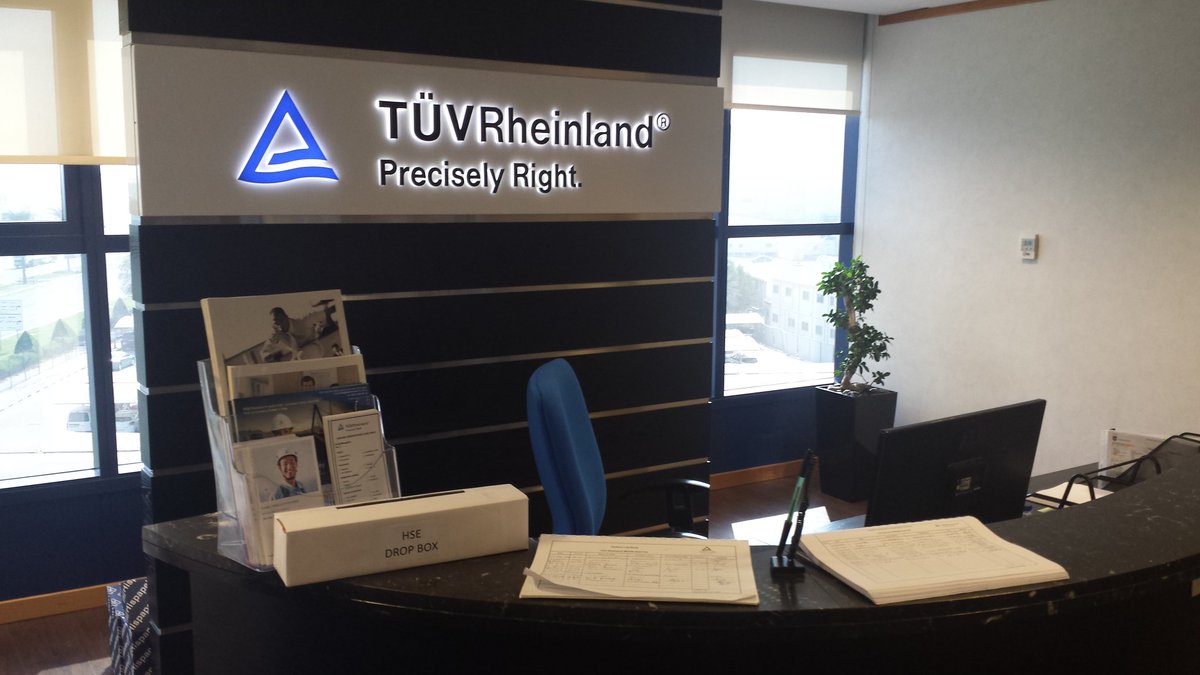 tuvcom_solar's tweet photo. A brief visit to our #Dubai office on the way to #METAProjects conference @GFCMediaGroup #TRhub https://t.co/Ejx0QJiBUv