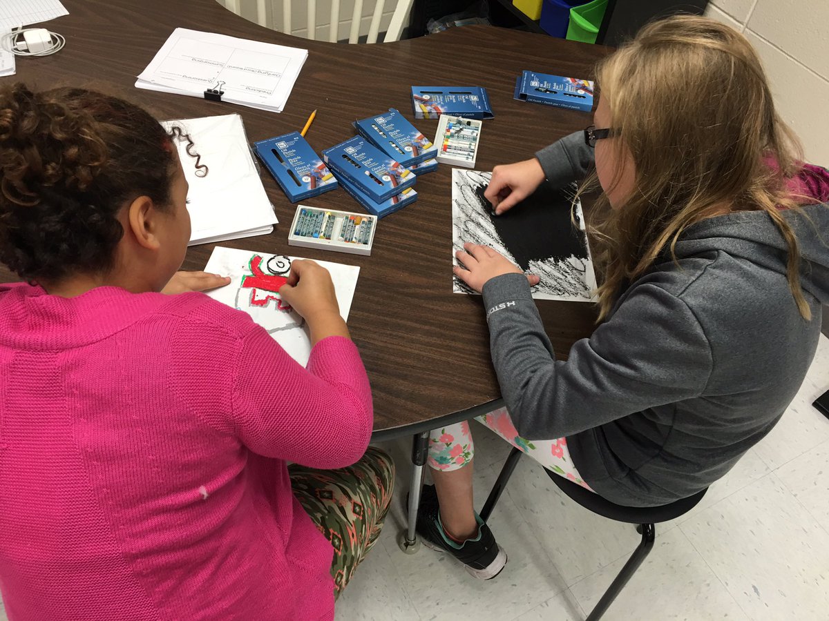 MrsAmyHoff's tweet image. Exploring with oil pastels. #theMESway #makermorning