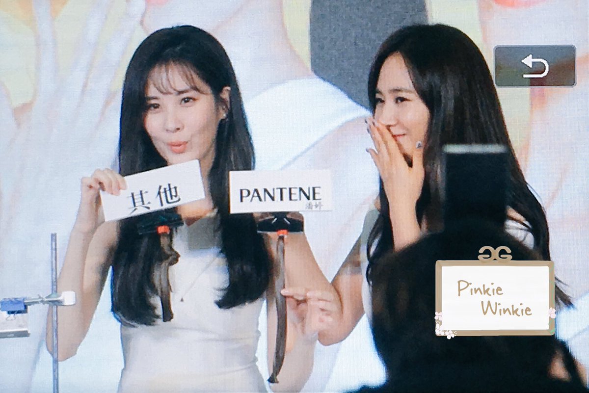 [PIC][24-10-2016]Yuri và SeoHyun khởi hành đi Thâm Quyến, Trung Quốc để tham dự sự kiện của thương hiệu "PANTENE" vào sáng nay CviN20AUAAE78yr