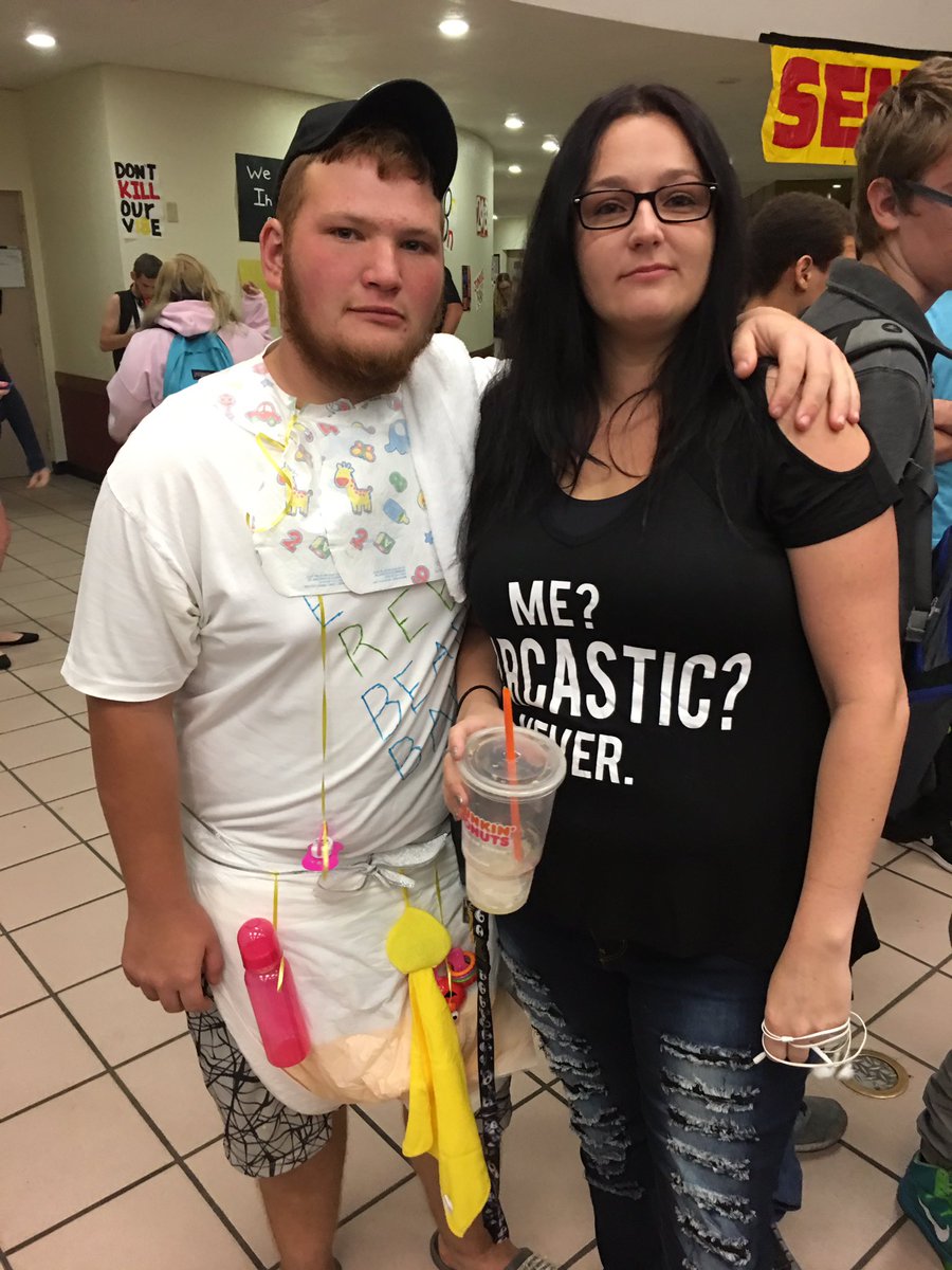 CoachPingley's tweet photo. Bam Bam and some random teenager.@hhscobras @HHSRedTide https://t.co/KPVNe1xToz