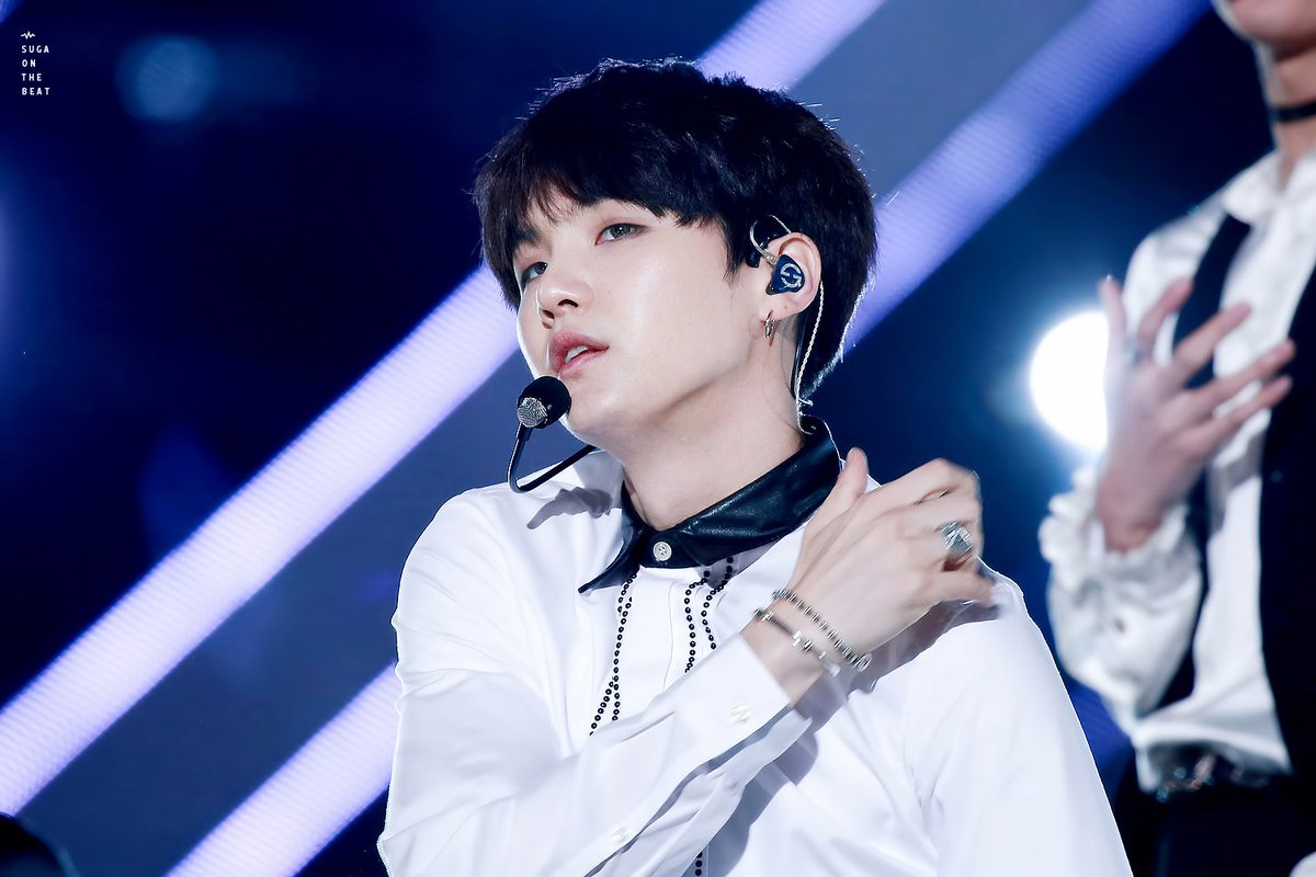 sugaonthebeat39's tweet photo. 161023 원아시아 폐막 #SUGA #슈가 #민윤기 https://t.co/MmrpZt3lAh
