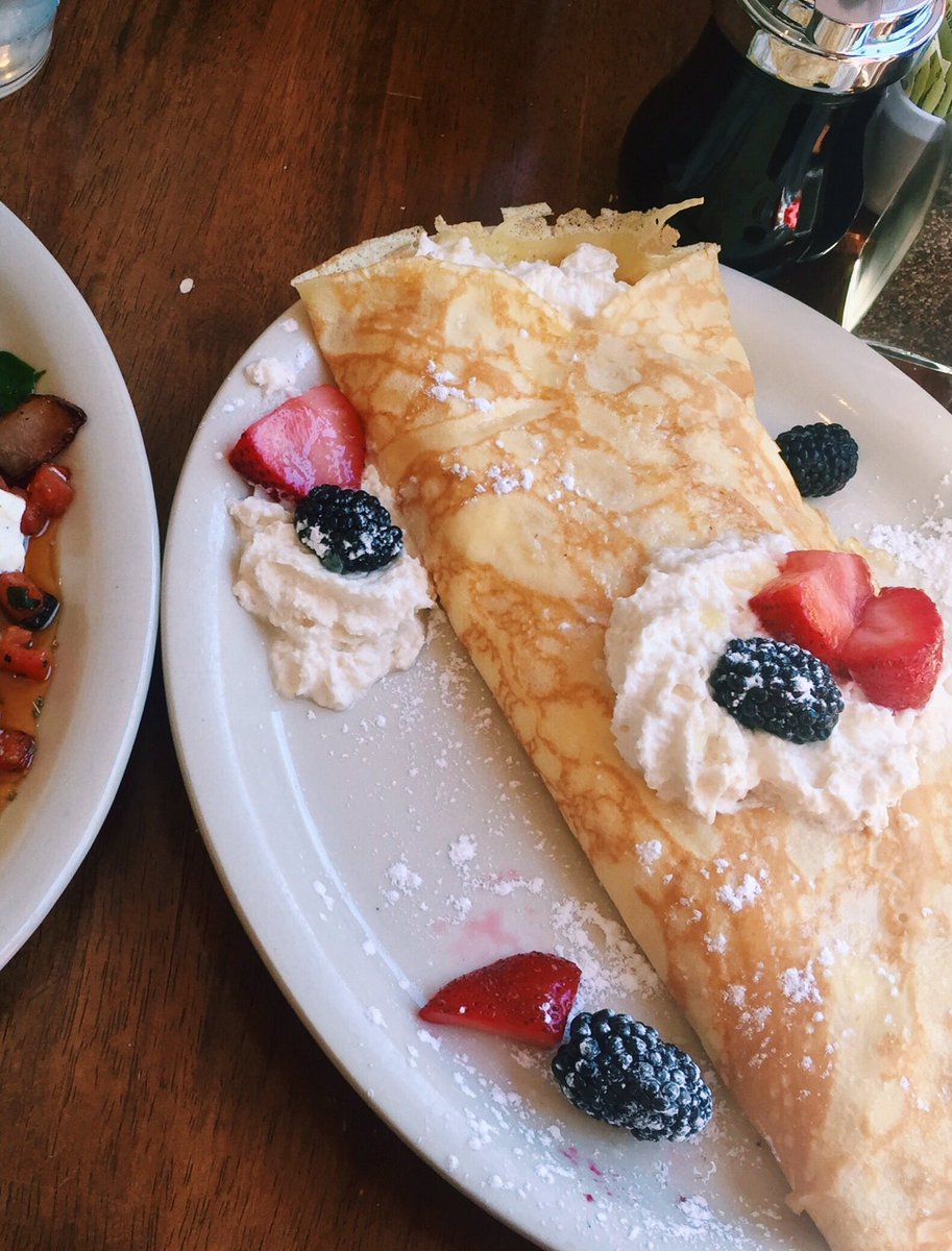 bneyens1's tweet photo. Even though they're technically French crepes... we can still 'Make America crepe again!' 🇺🇸 #CJ260 #thenucleus https://t.co/eO0cymFYbU