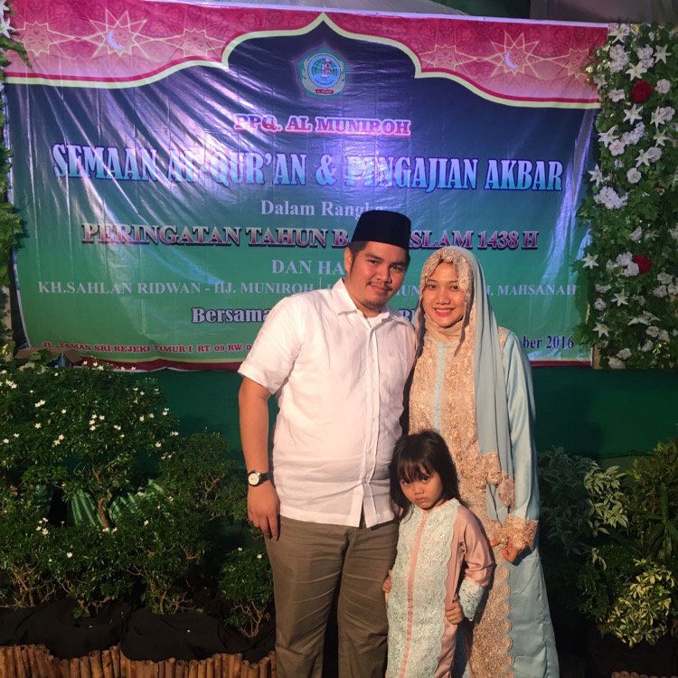 hamidblackjuice's tweet photo. Alhamdulillah acara pengajian akbar jumat kemaren berjalan lancar dan dihadiri ribuan org,terima kasih utk panitia... https://t.co/QSxGVXnk5t