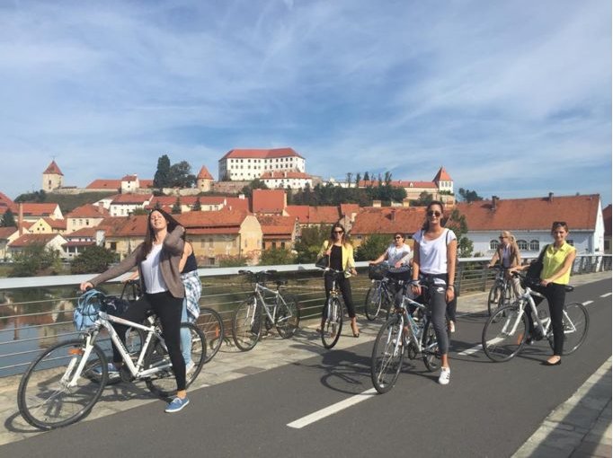 Did you know that #Ptuj is also an ideal place for incentives and smaller conferences? kongres-magazine.eu/2016/10/incent…