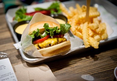 Wow! How @ShakeShack Achieved ROCK STAR Status in the Burger World! adweek.it/2enhFgz ! #NoDietMonday